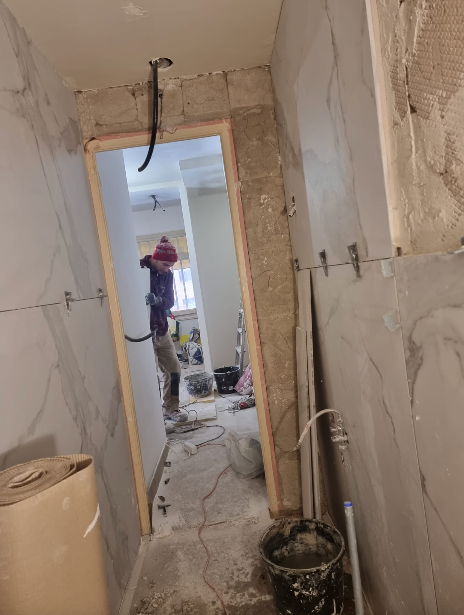 Trabajos de reforma en el interior de una vivienda en Las Rozas de Madrid