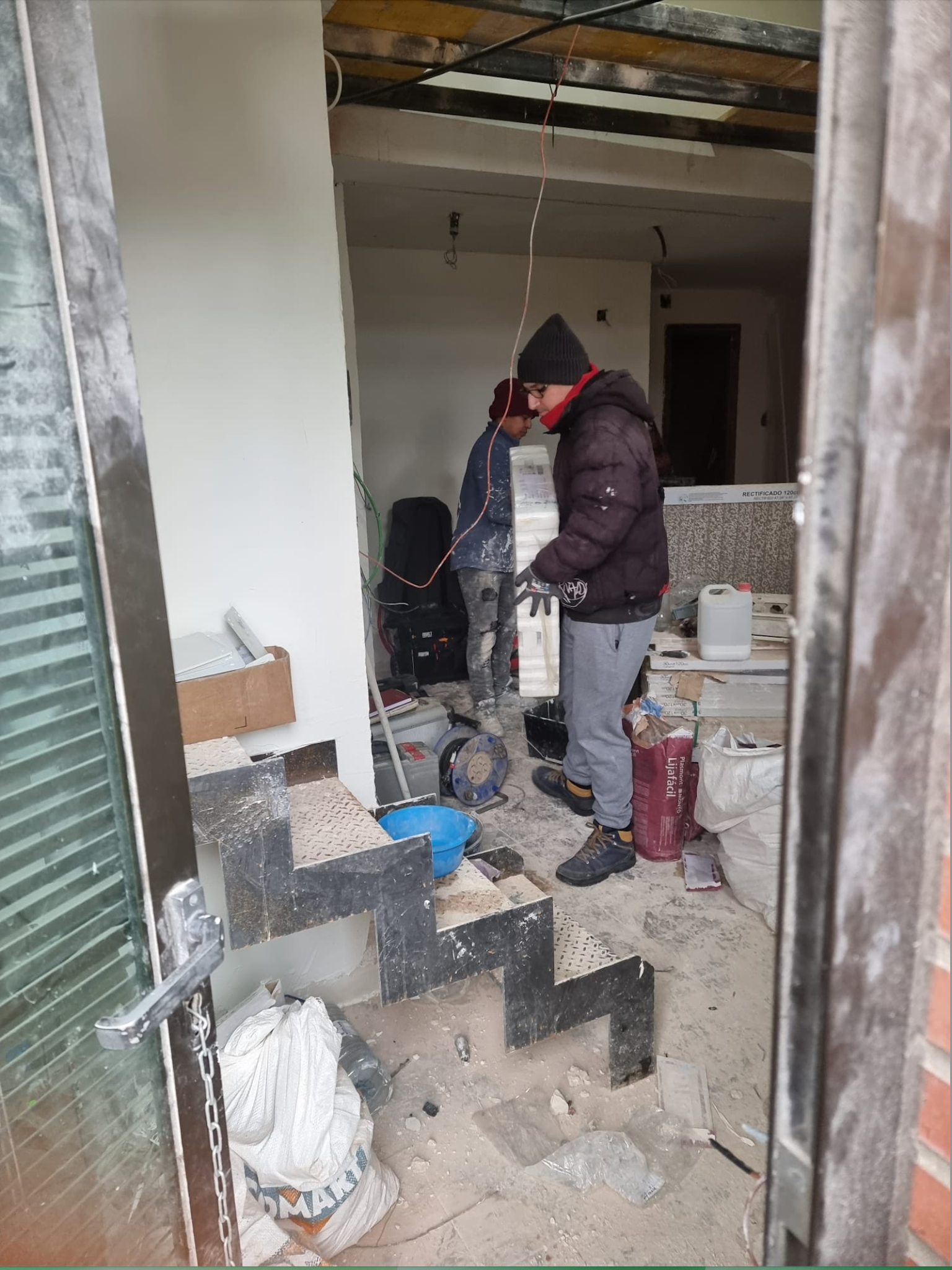 Interior de vivienda en obra durante una reforma integral en Las Rozas de Madrid